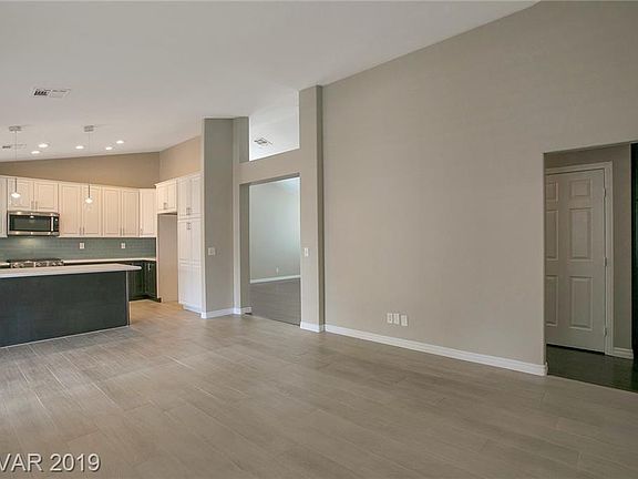4th image of 1004 Blue Lantern Dr