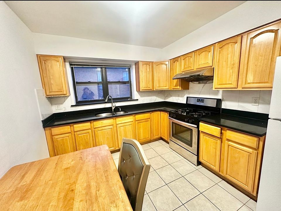 1st image of 19904 Crocheron Ave Floor 2