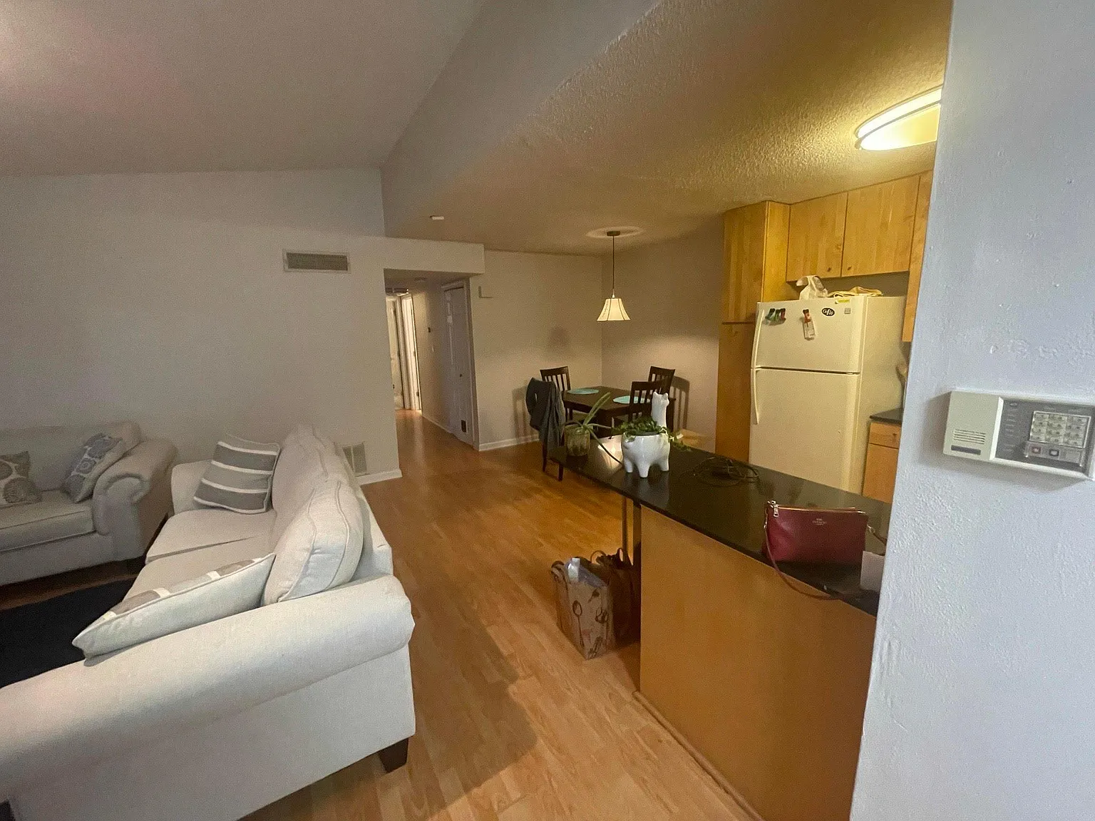 2 bed, 1.5 bath, 960 sqft, $2,100 — Photo 2