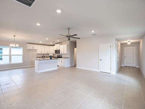 3rd image of 1038 Grantham Ln SE