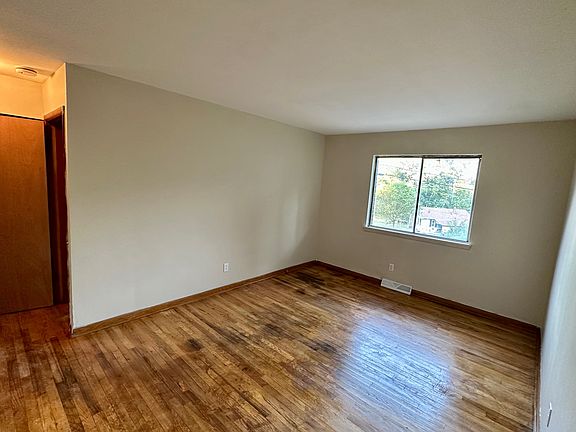 4th image of 270 Cluster Ave