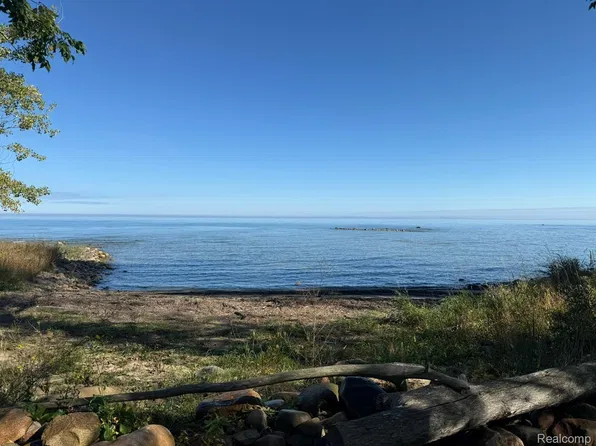 7748 N Pointe Dr, Port Hope, MI 48468