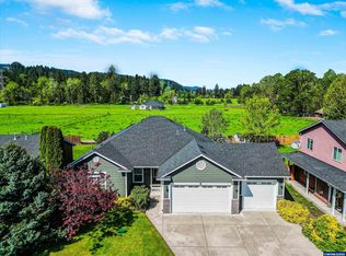 1231 SW 3rd Ave, Mill City, OR 97360