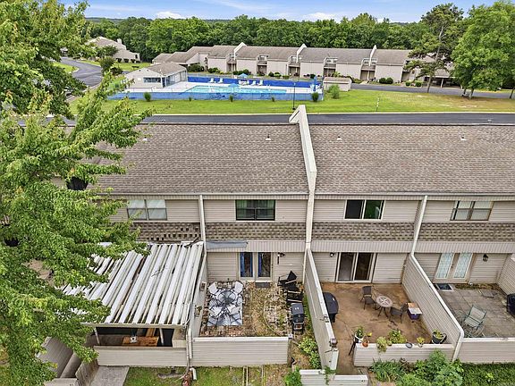 4th image of 135 Hillview Dr APT 44