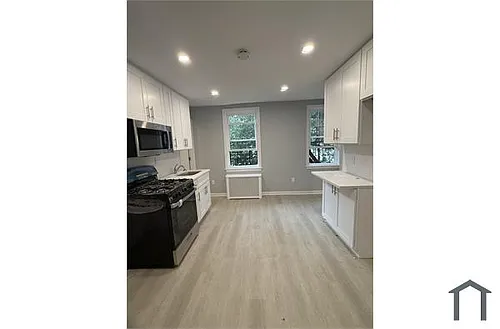 267 York Ave Photo 1