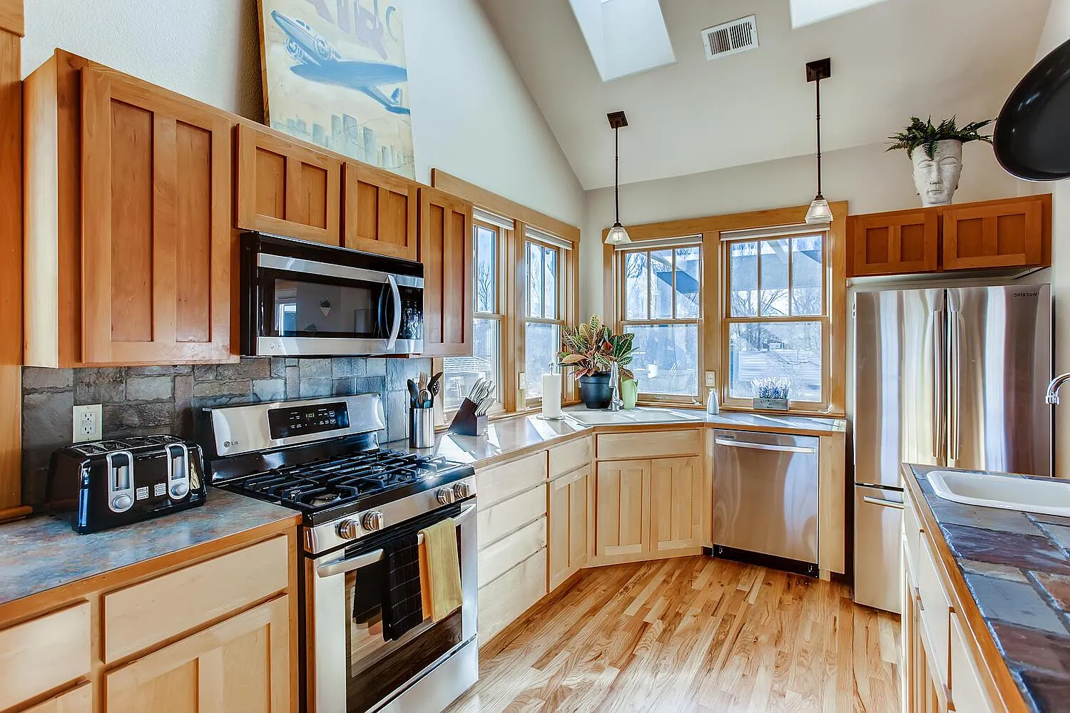 2 bed, 1600 sqft, $3,900 — Photo 4