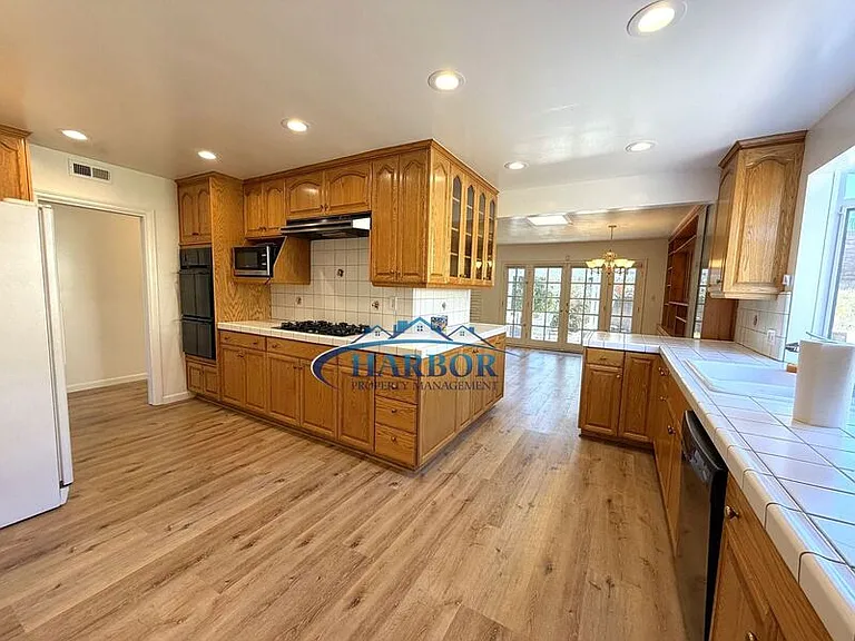 2028 Elberon St — Photo 6