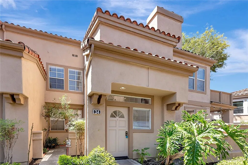 3 bed, 1679 sqft, $4,200 — Photo 1