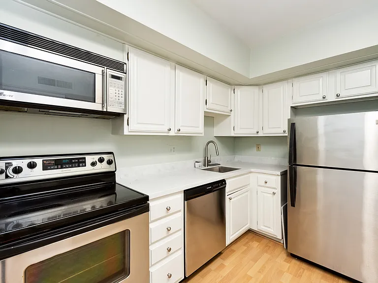 3246 Grace St NW — Photo 6