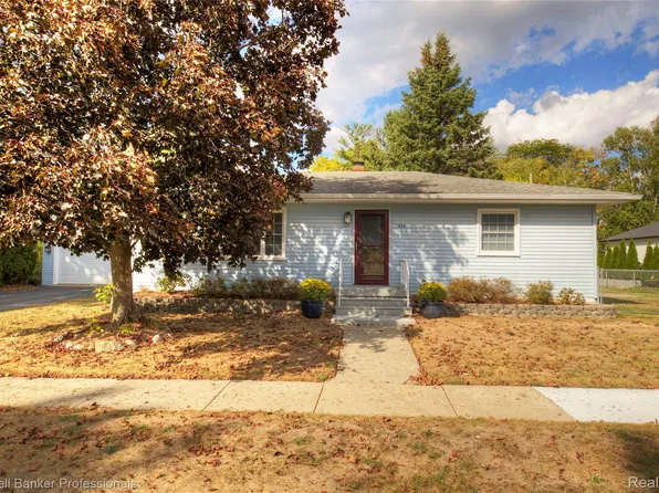 225 E Shadbolt St, Lake Orion, MI 48362
