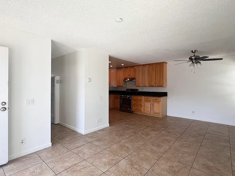 2725 Calle Del Comercio #B — Photo 24