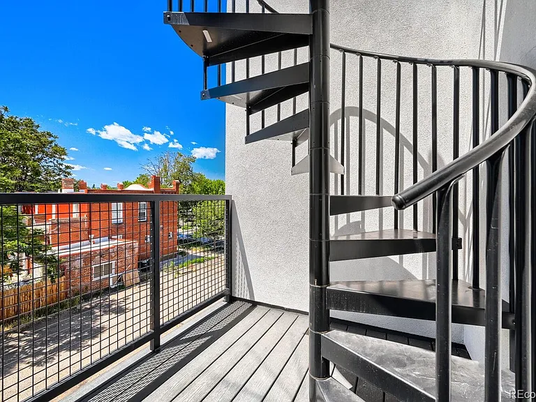 2730 N Clay St — Photo 24