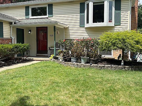 4th image of 525 Langfield St