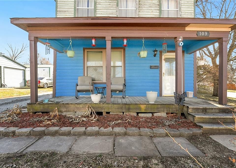 1st image of 109 W Miami St NE