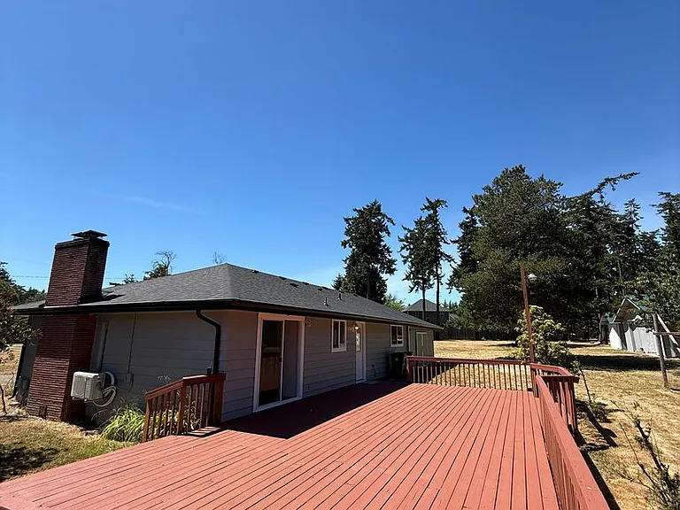 1408 Corona Ave — Photo 2