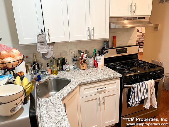 3rd image of 4655 N Wolcott Ave #1