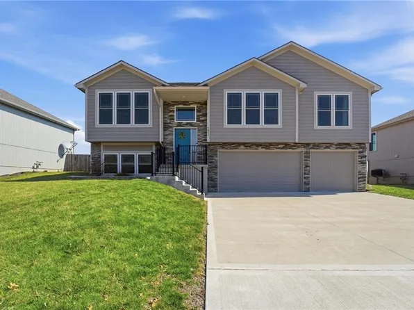 1411 Norfolk Dr, Harrisonville, MO 64701