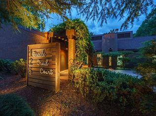 125 Bridle Trail Ct, Roswell, GA 30076