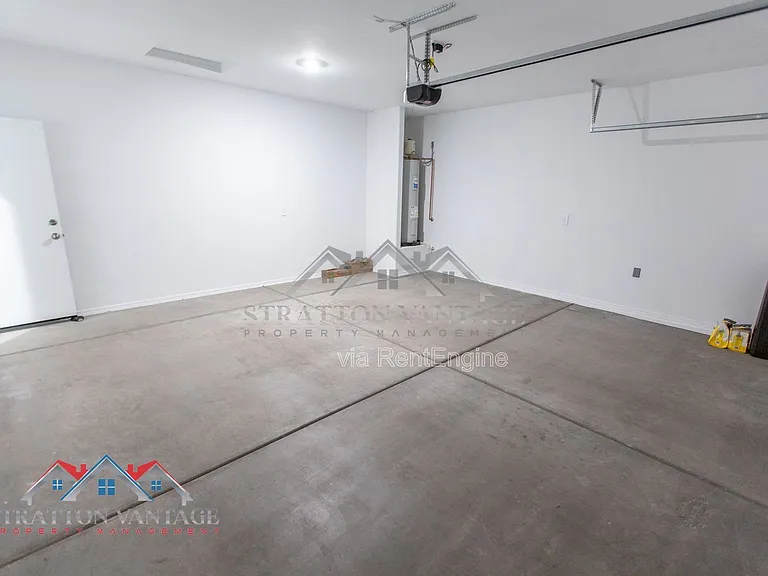 1330 W Hess Ave — Photo 13