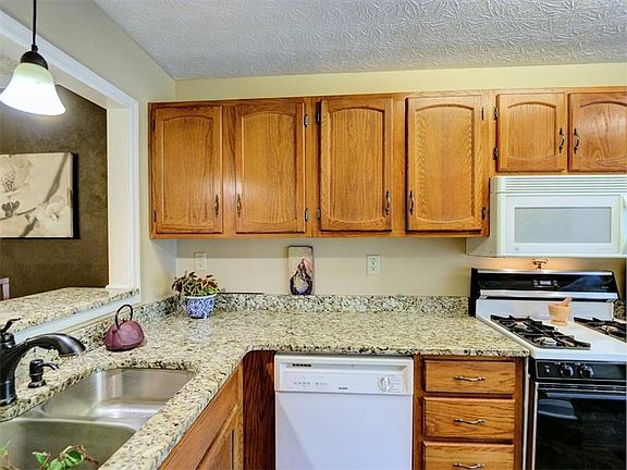 4th image of 1904 Riverview Dr SE