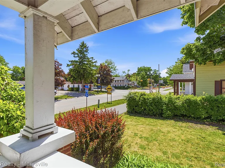 504 Clinton Ave — Photo 41