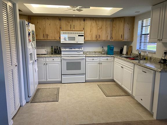 3rd image of 27931 Village Dr