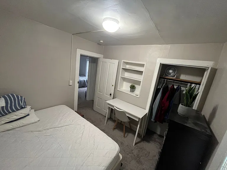 414 E Marshall St — Photo 9