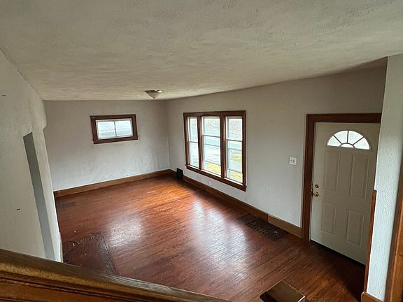 4th image of 113 Wood St
