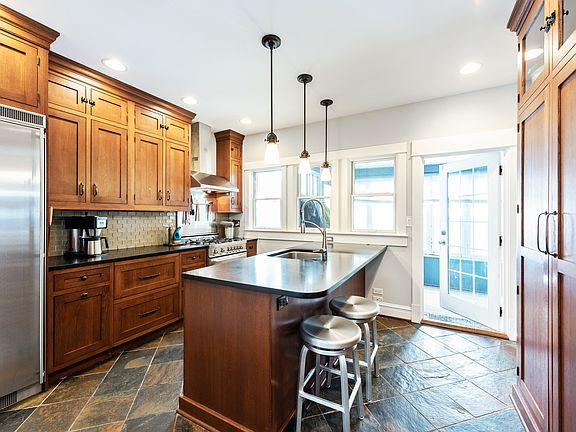 3rd image of 719 Home Ave