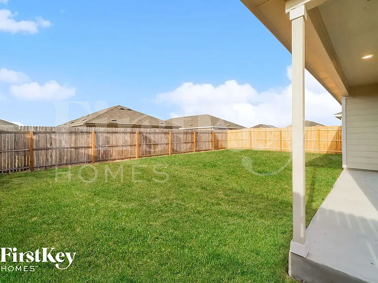 2704 La Mundial St — Photo 14