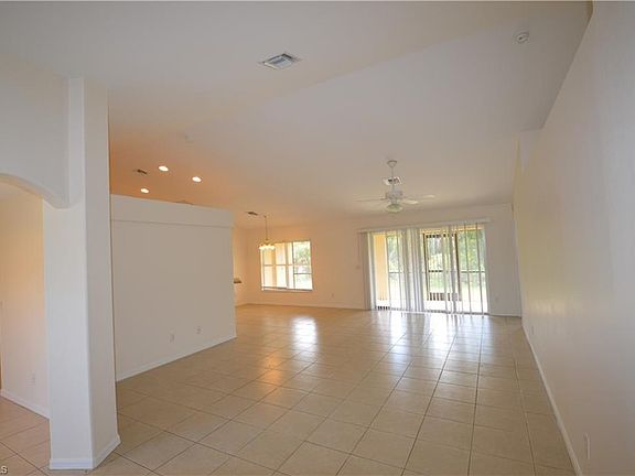 3rd image of 6016 Terry Ave N