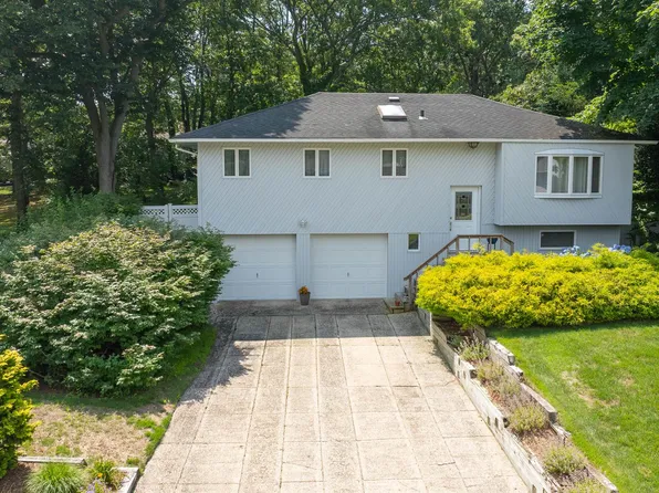 30 Mulberry Drive, Smithtown, NY 11787