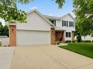 604 N East St, Hudson, IL