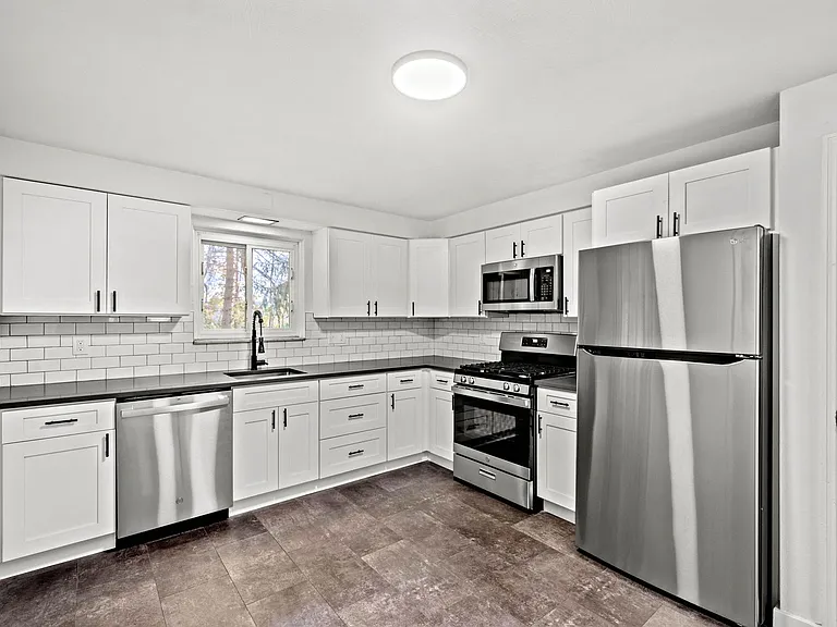 2618 Poinsettia Dr — Photo 8