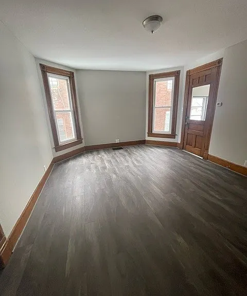 1006B Gaston Ave — Photo 2