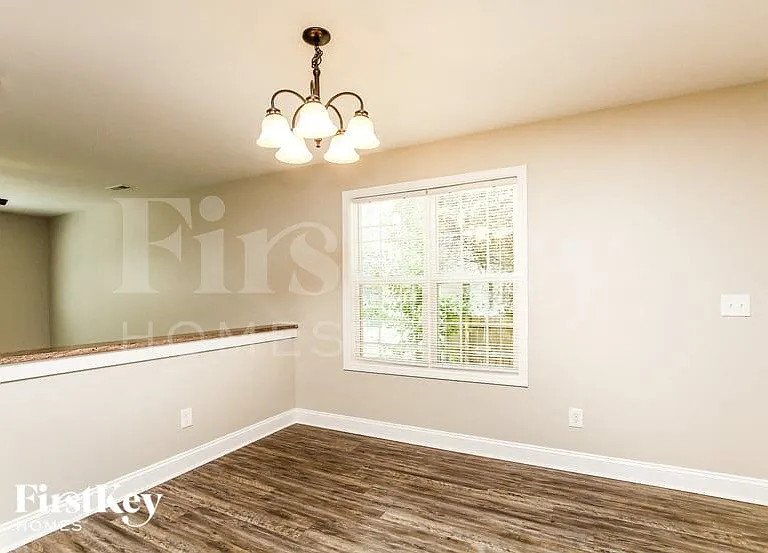96 Peachtree Ave NW — Photo 5