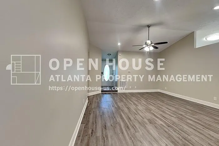 3 bed, 2.0 bath, 1366 sqft, $2,100 — Photo 3