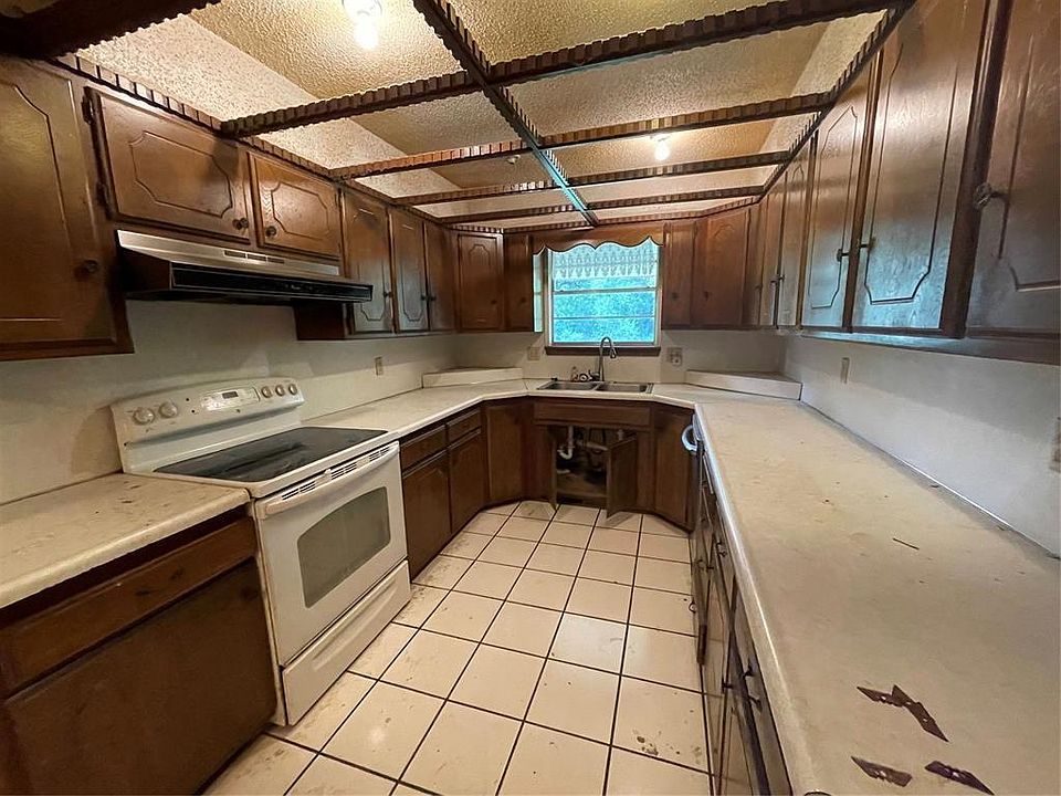 2nd image of 1400 Devonshire Ct