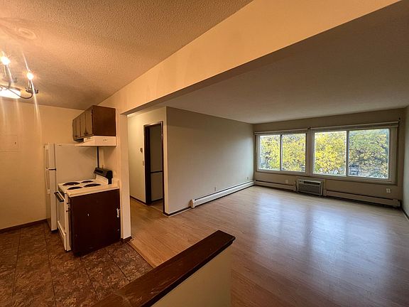 2nd image of 1441 Marshall St NE APT 303