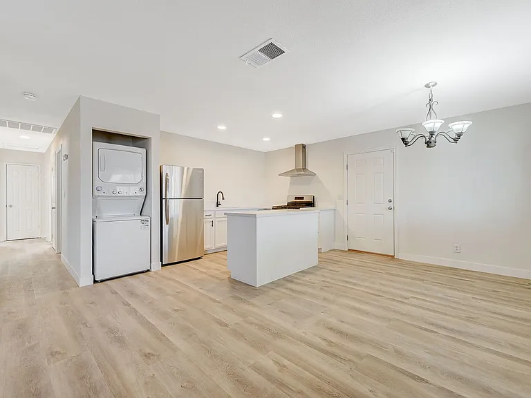 893 W Bartlett Ave — Photo 7