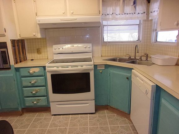3rd image of 89 Dana Cir
