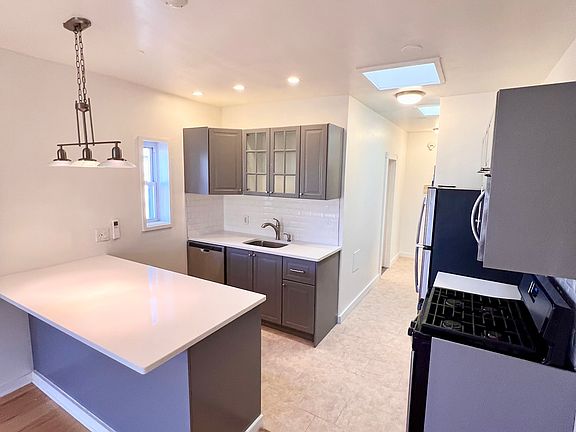 3rd image of 718 Putnam Ave #3F