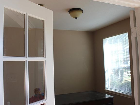 2nd image of 213 Rolling Springs Ln