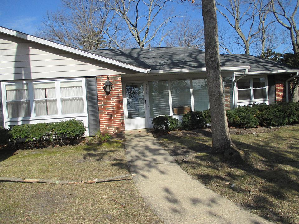 1st image of 609 Lake Point Drive #B