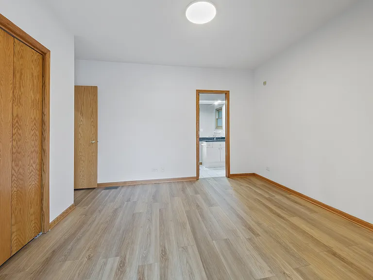 2340 N Greenview Ave #1 — Photo 10