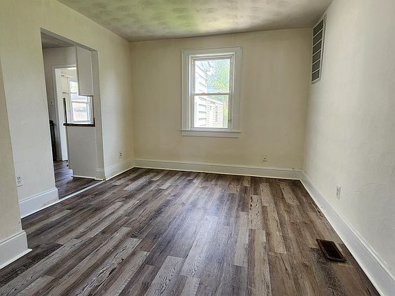 3rd image of 2716 Tidewater Dr