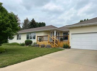 1130 Valley View Dr, Minot, ND 58703