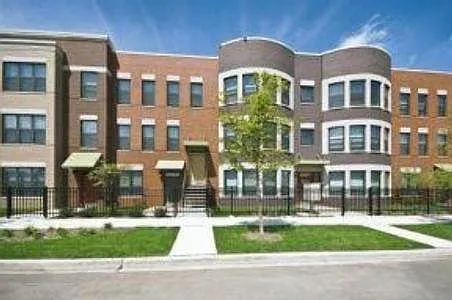 1949 W Lake St #1949 — Photo 2