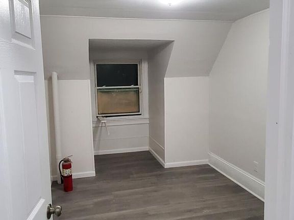 2nd image of 104-108 Madison St #104-5