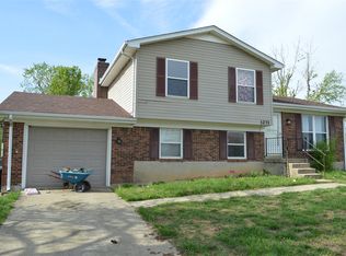 1271 Senate Cir, Radcliff, KY 40160